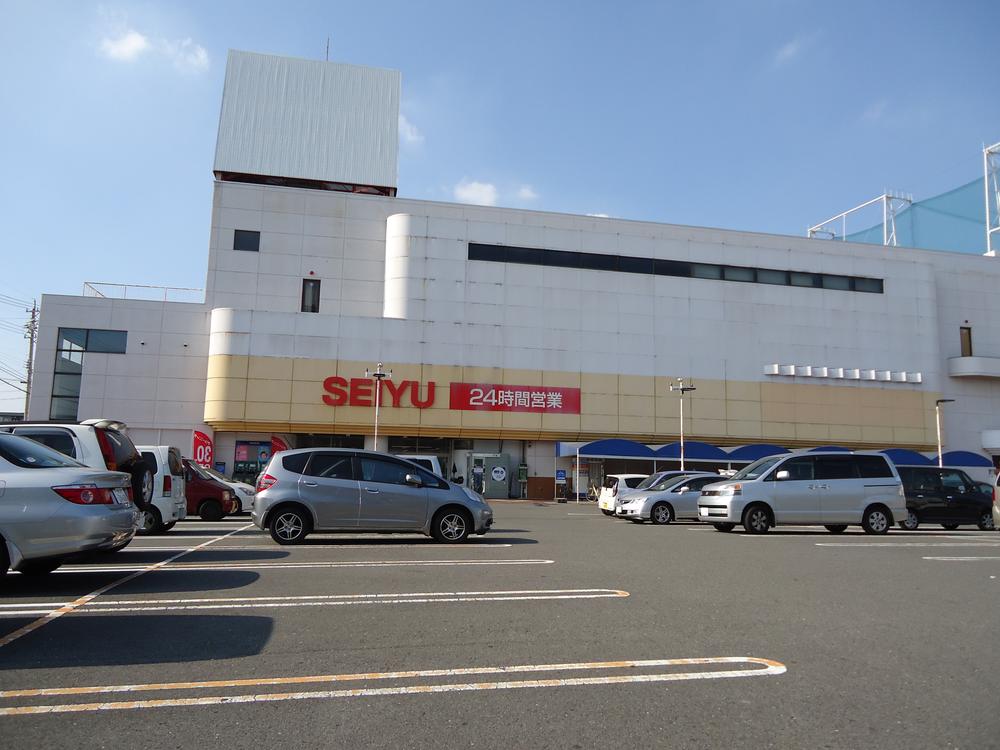 Supermarket. Seiyu Piataun 721m to shop