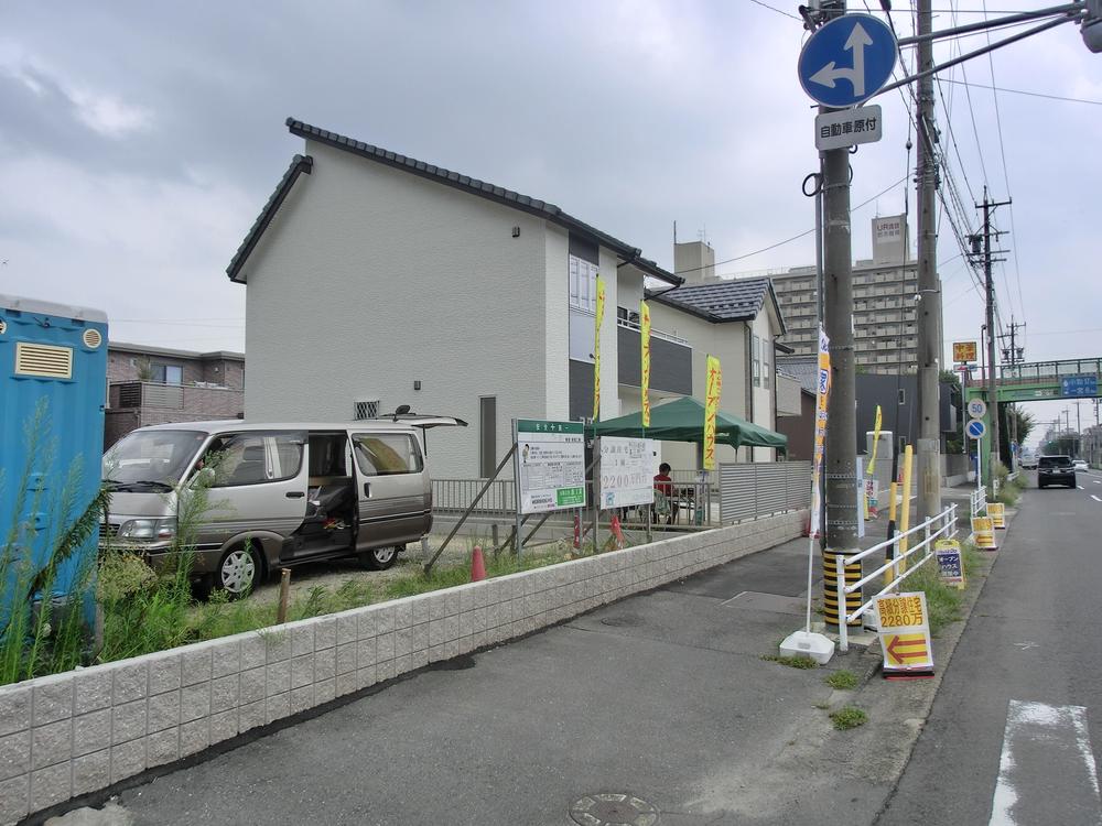 Local photos, including front road. Local shooting