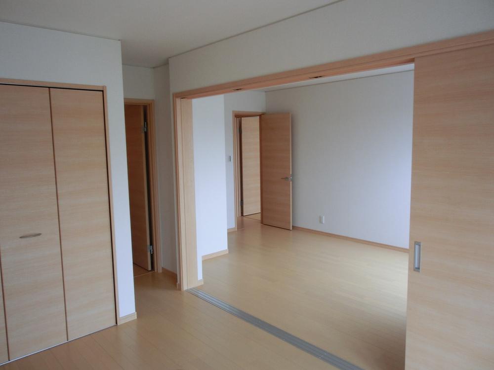 Non-living room. Same type model