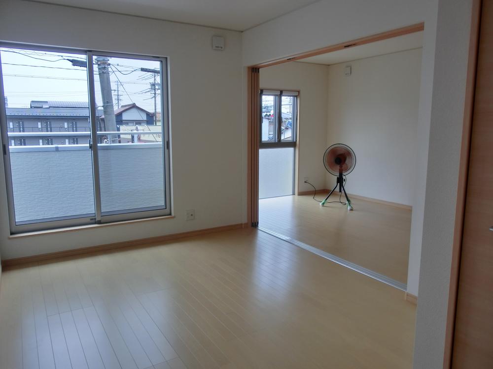 Non-living room. Same type model