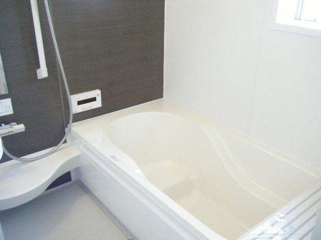 Same specifications photo (bathroom). Construction example photo With bathroom dryer