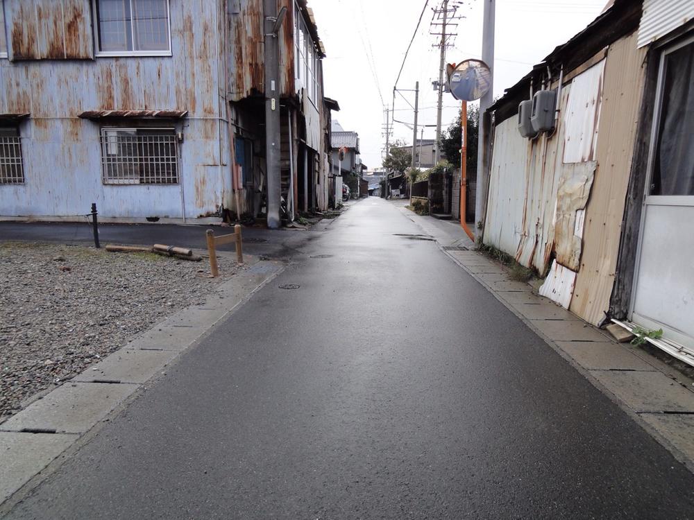 Local photos, including front road. (2013.11.7 shooting)