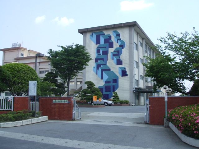 Primary school. Municipal Danyang up to elementary school (elementary school) 450m