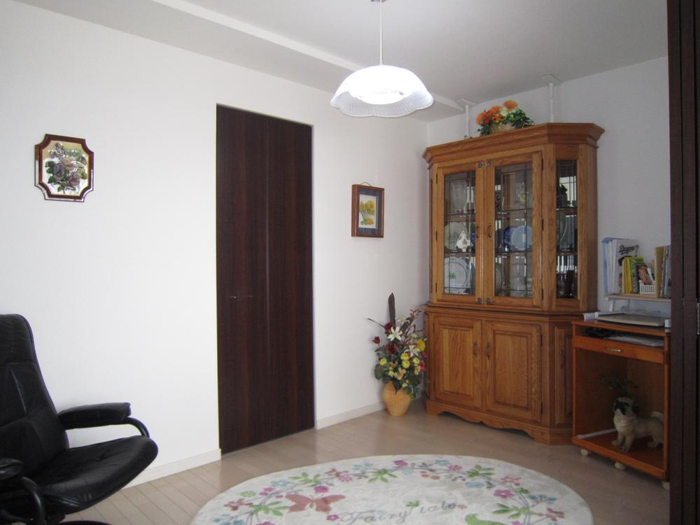 Non-living room. East side Western-style is about 5.1 Pledge. Indoor (12 May 2013) Shooting