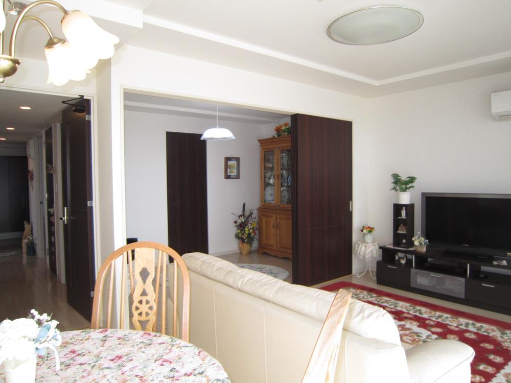 Living. About 12 Pledge of living dining is floor heating is installed, Feet is warm even in winter. Indoor (12 May 2013) Shooting