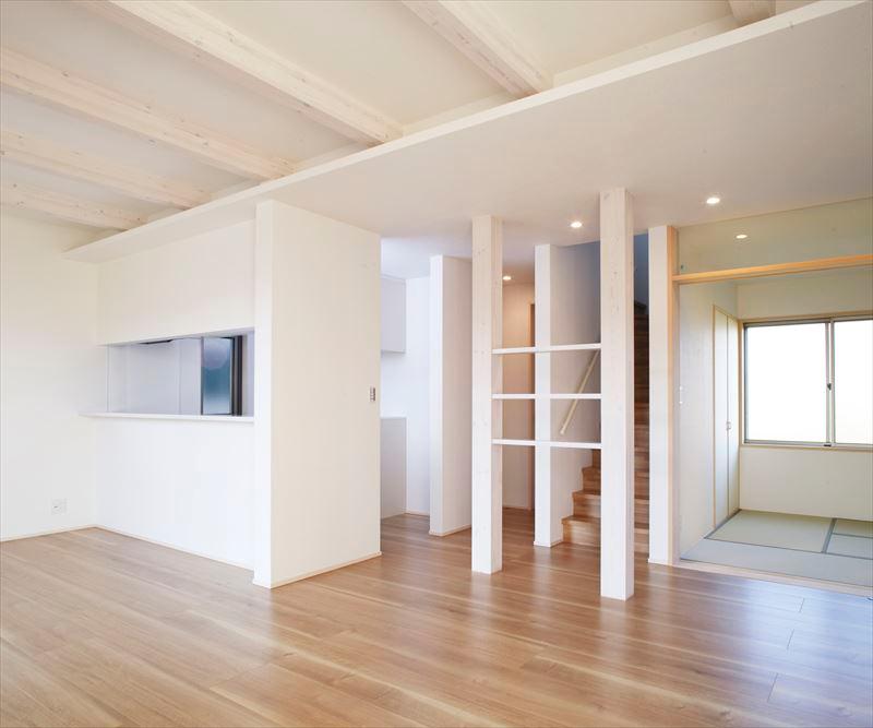 Living. Building A Living There are Kazaritana and living stairs, And to enrich the family of communication. 