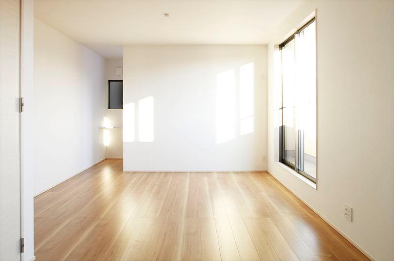 Non-living room. Building A Master Bedroom Walk-in closet, It can be stored, such as clothes and bags, Lets you keep the room. 