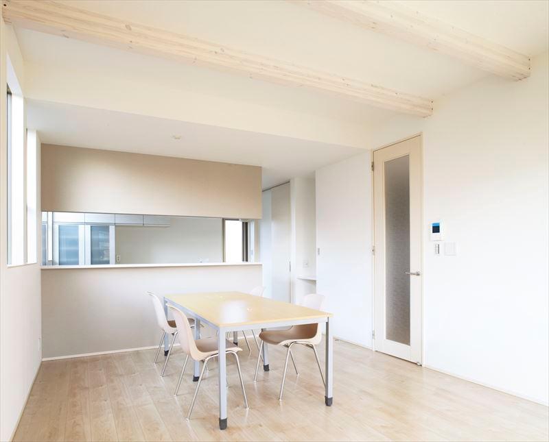 Living. Connection with lavatory is Building B living face-to-face kitchen, It was also considered to housework flow line. 