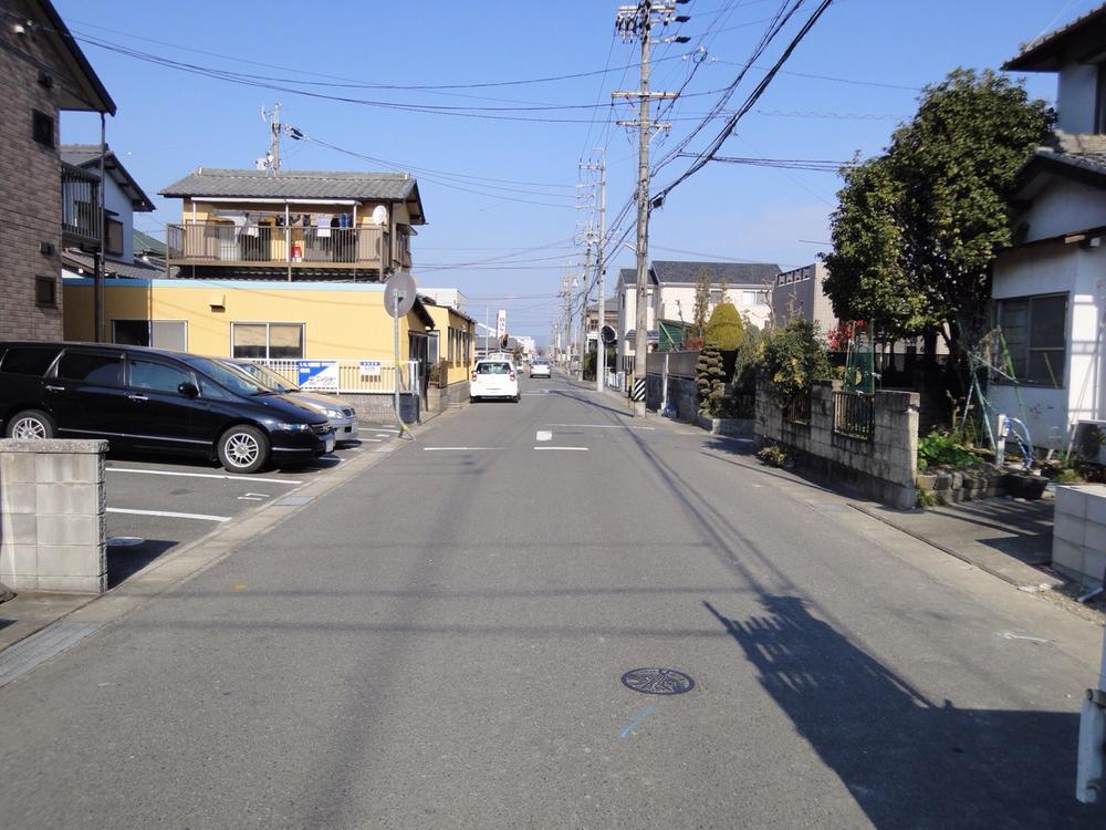Local photos, including front road. (2013.12.9 shooting)
