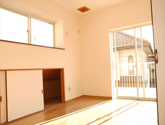 Non-living room. Second floor east side Western-style is day is good