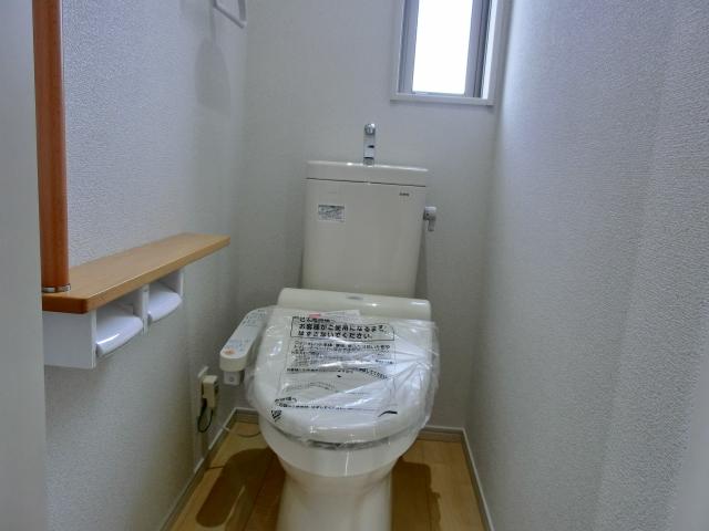 Toilet. Local (December 10, 2013) Shooting