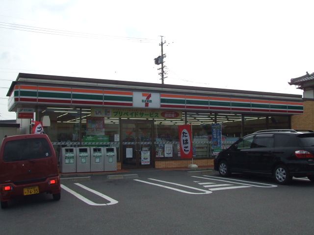 Convenience store. 490m to Seven-Eleven (convenience store)