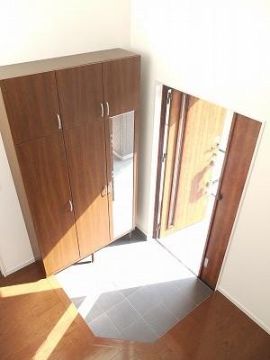 Entrance. A house blew, I will somehow longing. 