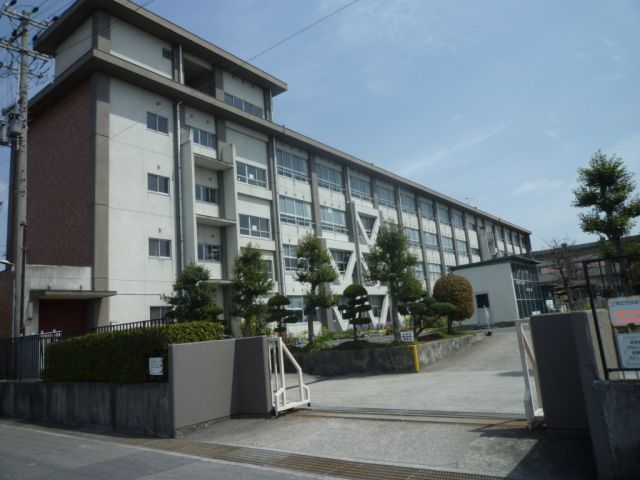 Primary school. 930m up to municipal Chiaki Higashi elementary school (elementary school)