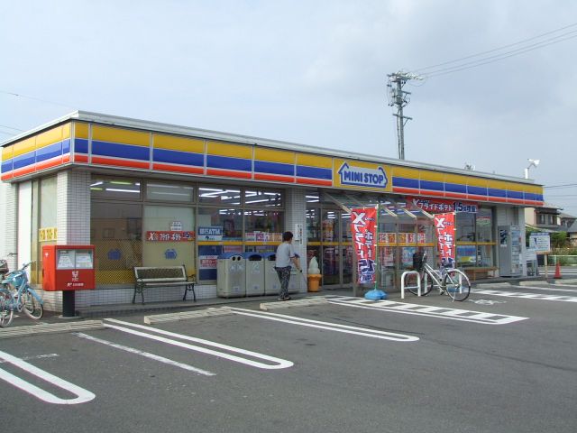Convenience store. MINISTOP up (convenience store) 770m