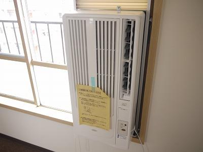 Cooling and heating ・ Air conditioning. For window air conditioner installed already is on the north side of the 2 rooms