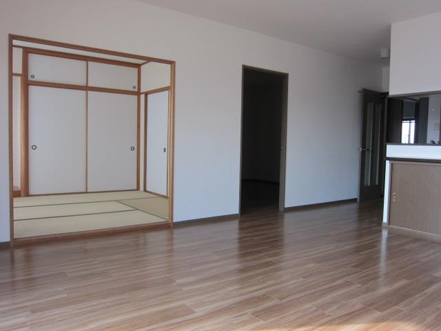 Living. Local (12 May 2013) Shooting