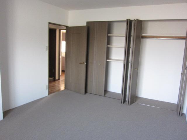 Non-living room. Local (12 May 2013) Shooting