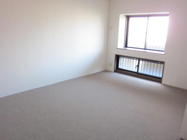 Non-living room. Local (12 May 2013) Shooting