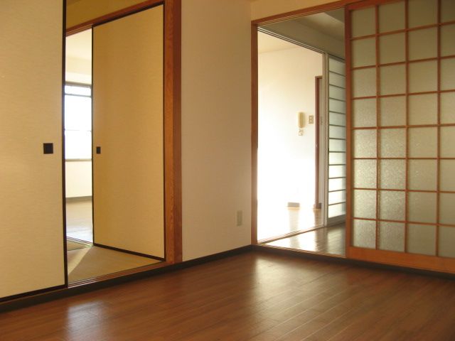 Living and room. Indoor Laundry Storage