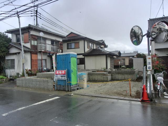 Local photos, including front road. Local (November 28, 2013) Shooting