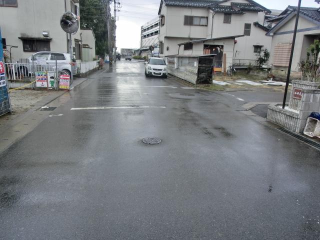 Local photos, including front road. Local (November 28, 2013) Shooting