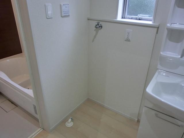 Wash basin, toilet. Indoor (December 21, 2013) Shooting