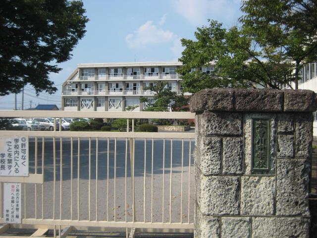 Junior high school. Ichinomiya Municipal Kiso until junior high school 947m