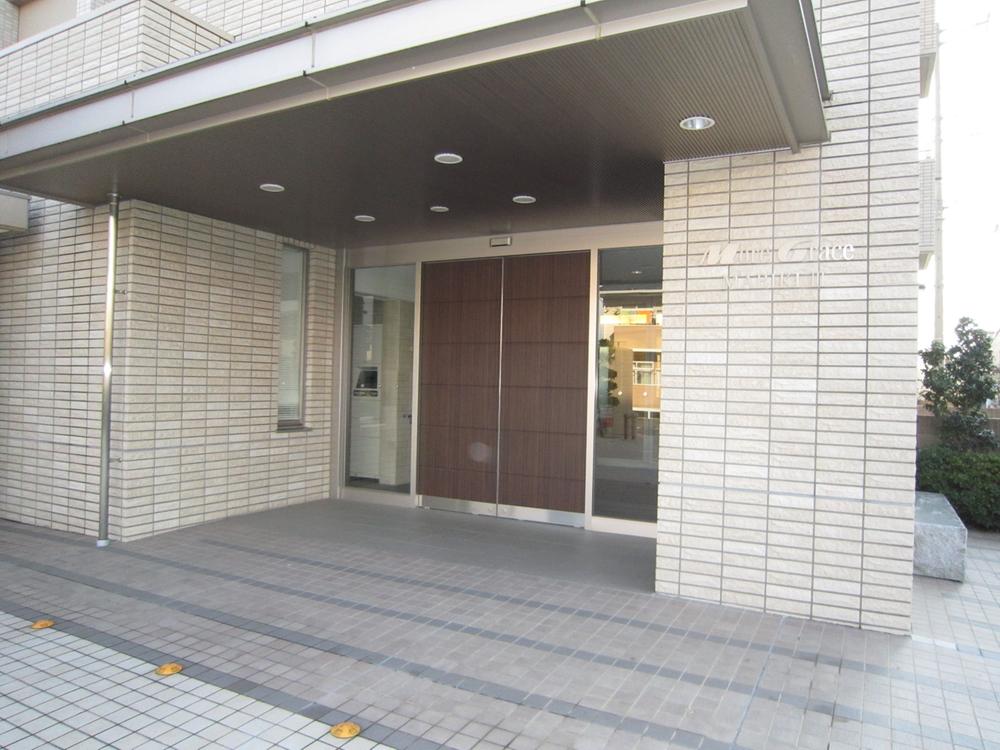 Entrance. Entrance before without any difference in level, It is also safe wheelchair.