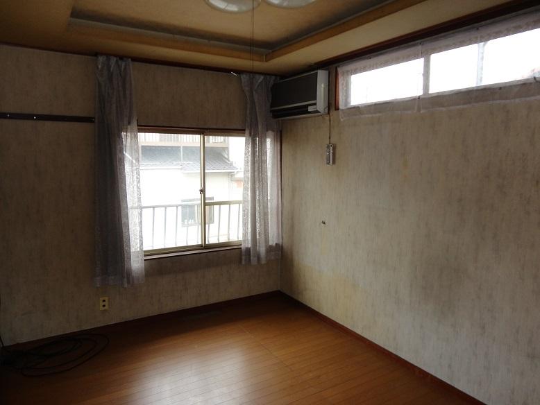 Non-living room. Second floor of the Western-style room in the, Below is the garage