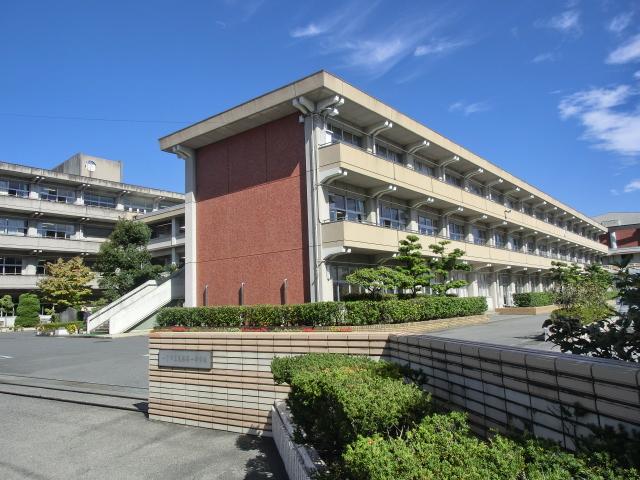 Junior high school. Ichinomiya Municipal Bisai 492m until the first junior high school