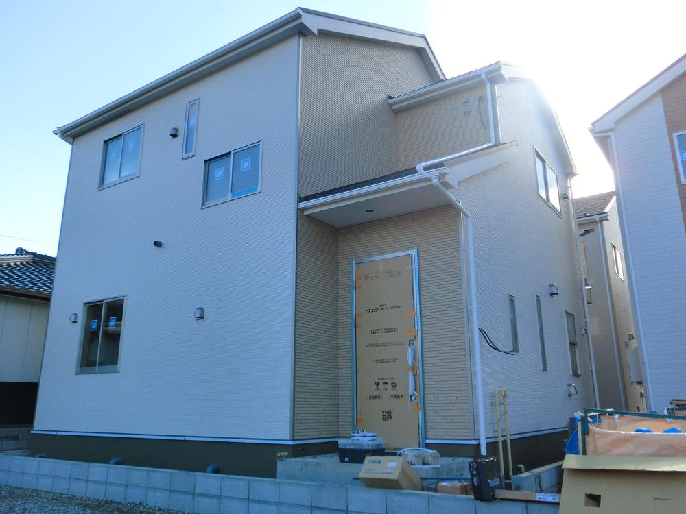 Local appearance photo. Local (December 20, 2013) is shooting 1 Building. The building has been nearing completion. 