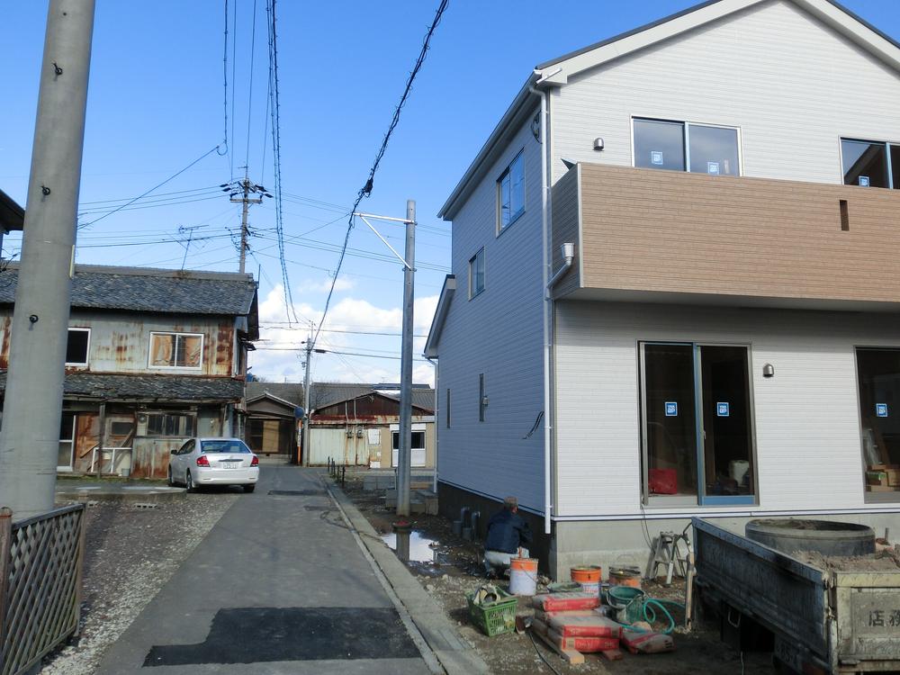 Local photos, including front road. Local (December 20, 2013) Shooting