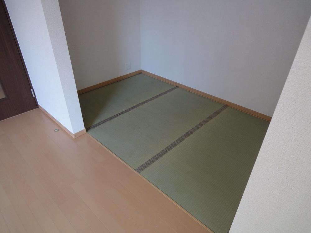 Non-living room. Tatami corner (2013.11.01 shooting)