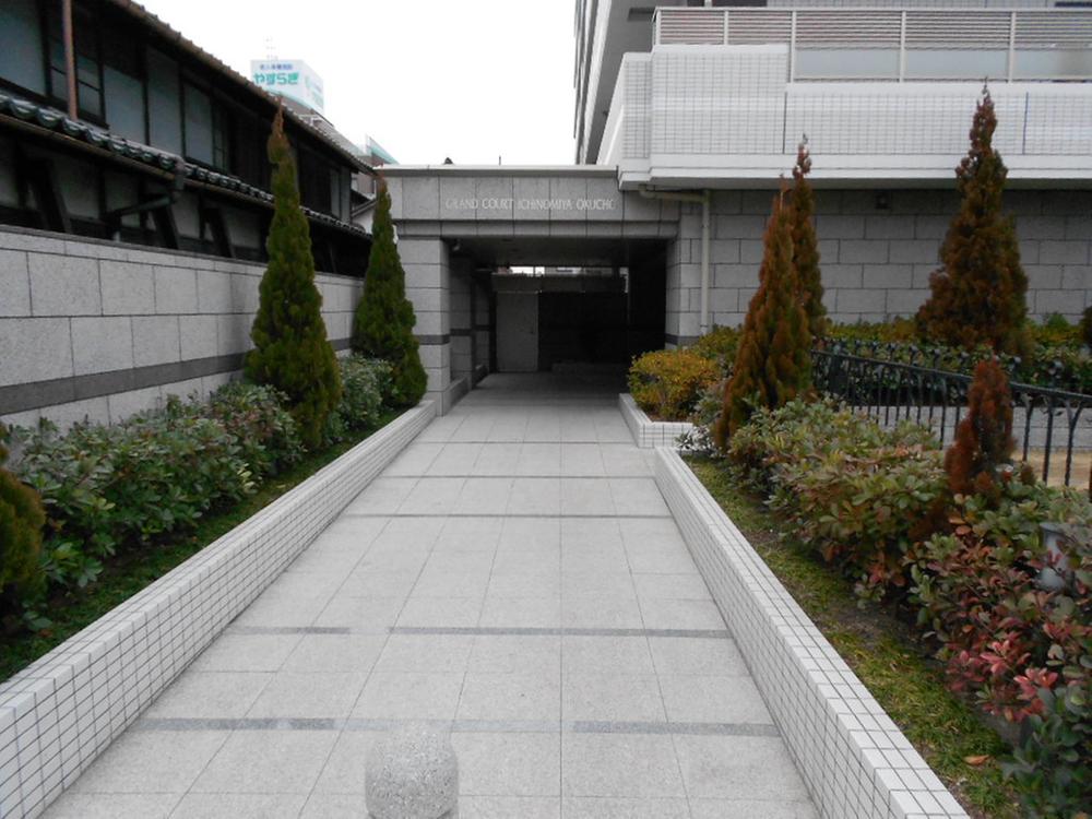 Entrance. Entrance approach (March 2013) Shooting