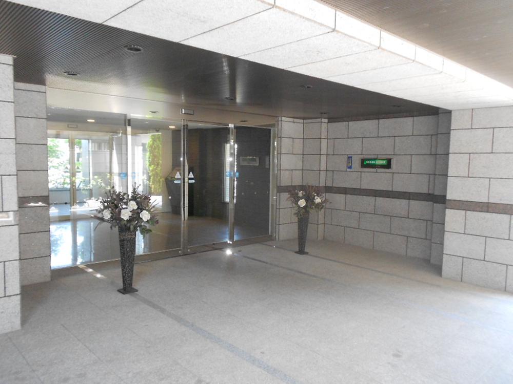 Entrance. Entrance is widely, Also in good cleaning.