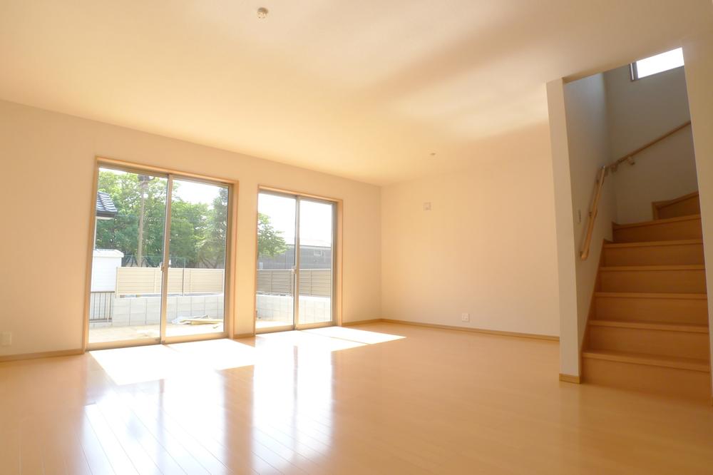 Living. Local (10 May 2013) Shooting