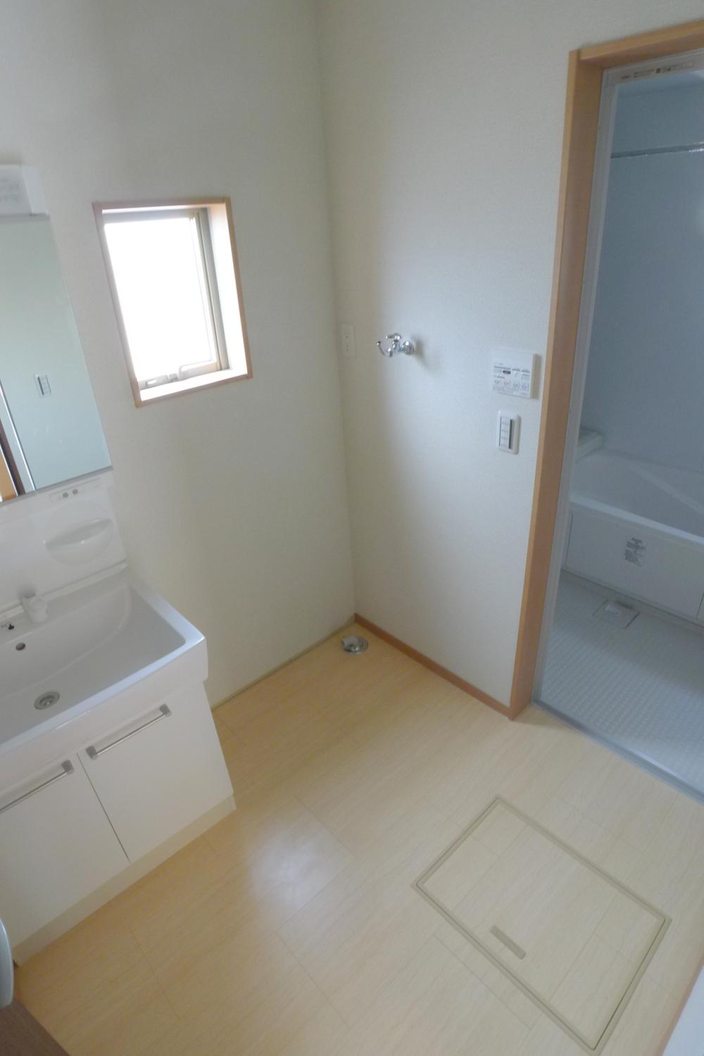 Wash basin, toilet. Local (10 May 2013) Shooting