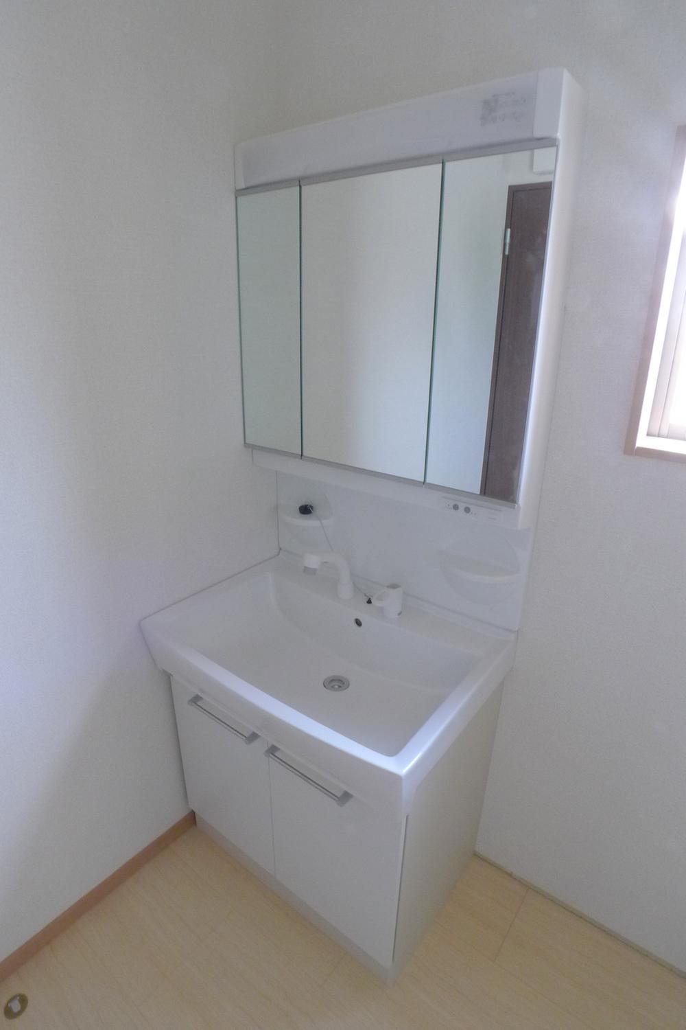 Wash basin, toilet. Local (10 May 2013) Shooting