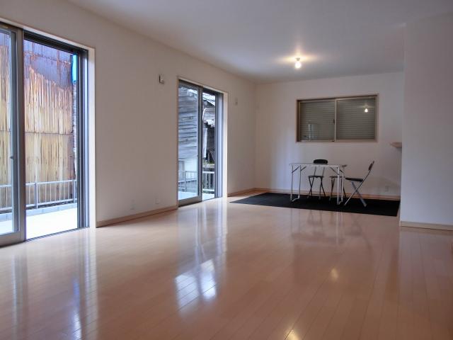 Living. Local (December 16, 2013) is a comfortable space in the shooting 20.5 tatami mats of LDK