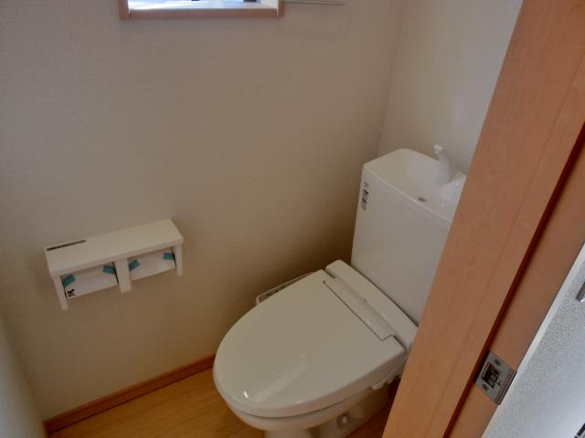 Toilet. Local (December 16, 2013) Shooting