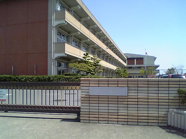 Junior high school. Bisai 450m until the first junior high school