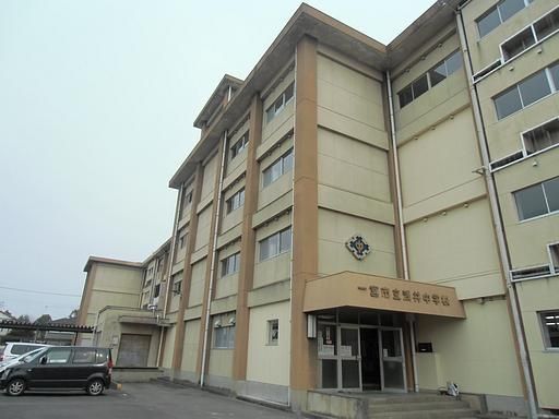 Junior high school. 920m up to municipal shallow junior high school (junior high school)