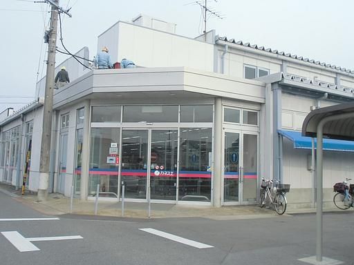 Shopping centre. Kanesue until the (shopping center) 1600m