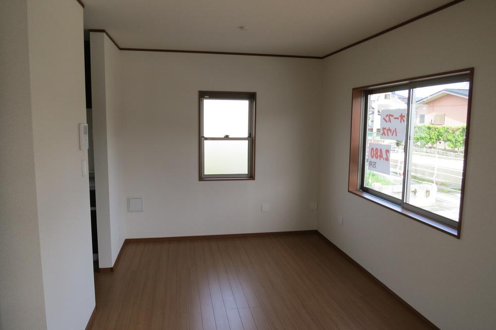 Same specifications photos (living). (1 Building) same specification