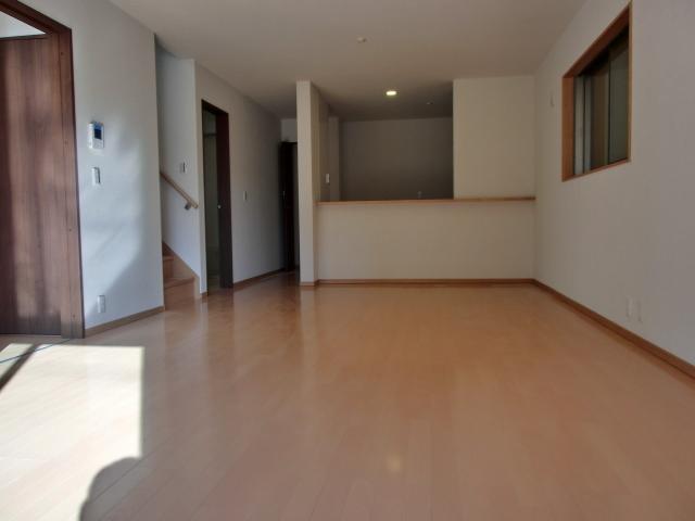 Living. Local (10 May 2013) Shooting