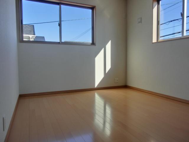 Non-living room. Local (10 May 2013) Shooting