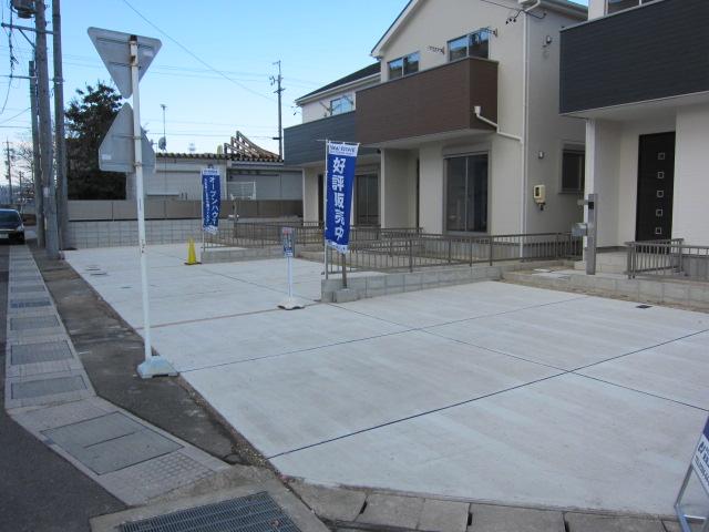 Parking lot. Local (12 May 2013) Shooting