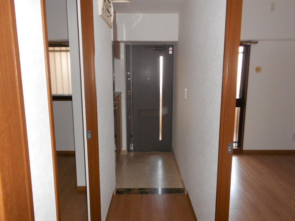 Entrance. Indoor (July 2013) Shooting