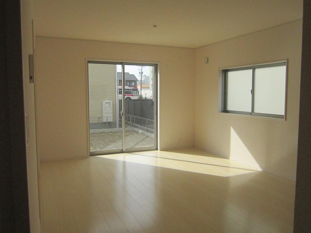 Same specifications photos (living). Same specifications